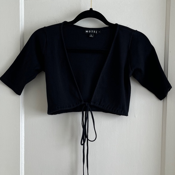 Motel Quarter Sleeve Tight Fit Tie Front Open V Crop Top Blouse Tee Size S - Picture 2 of 12